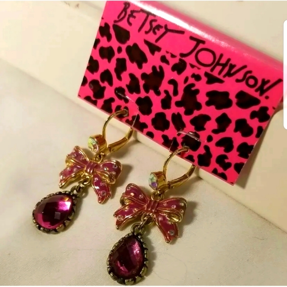 Betsey Johnson Gold Tone Pink Tear Drop Earrings Crystal Accents